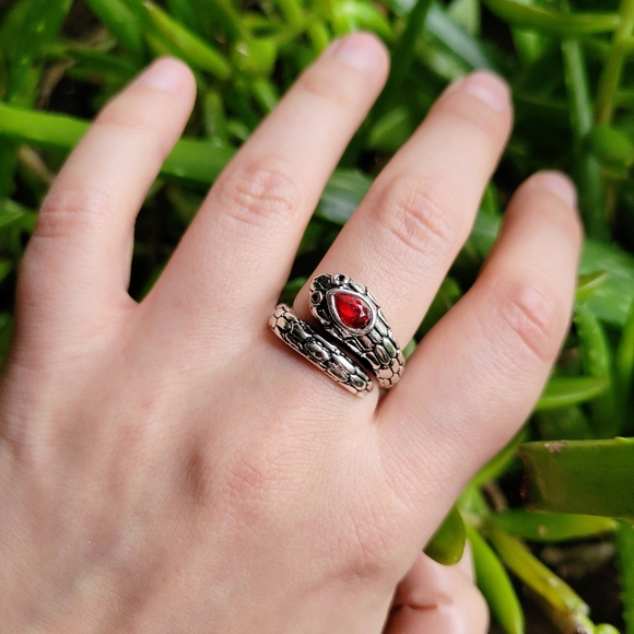 New Classic Silver Red Stone Snake Ring - Picture 5 of 9